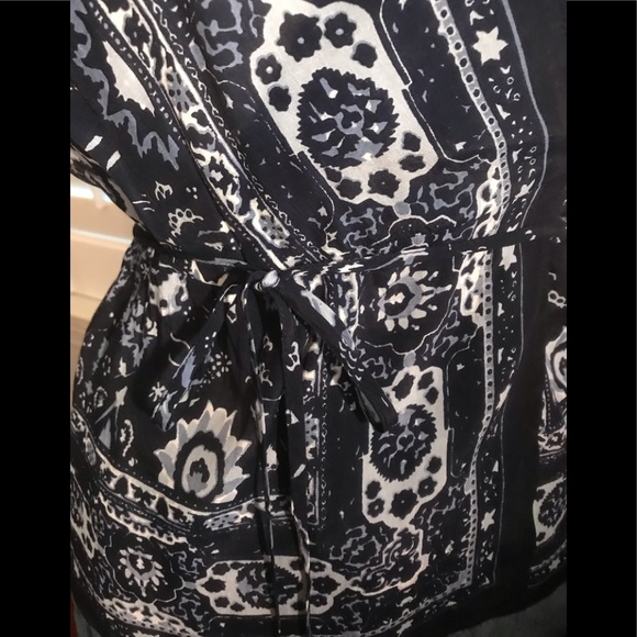 Lucky Brand Bandanna Print Wrap Top - Picture 6 of 6